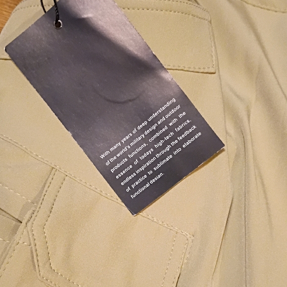 Men's Classic Beige Cargo Pants - Picture 3 of 7